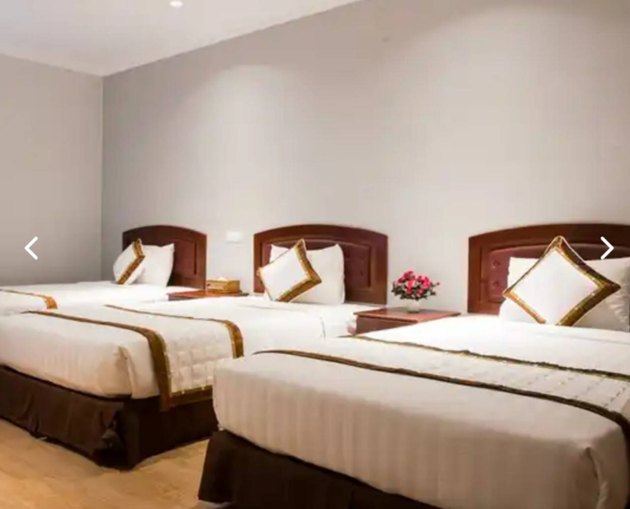 Maxivic Beach Resort Restaurant phục vụ các món Á – Âu, ăn sáng, trưa,.. Cùng những món ăn đặc sản của Phan Thiết nắng gió, biển xanh và cát trắng!