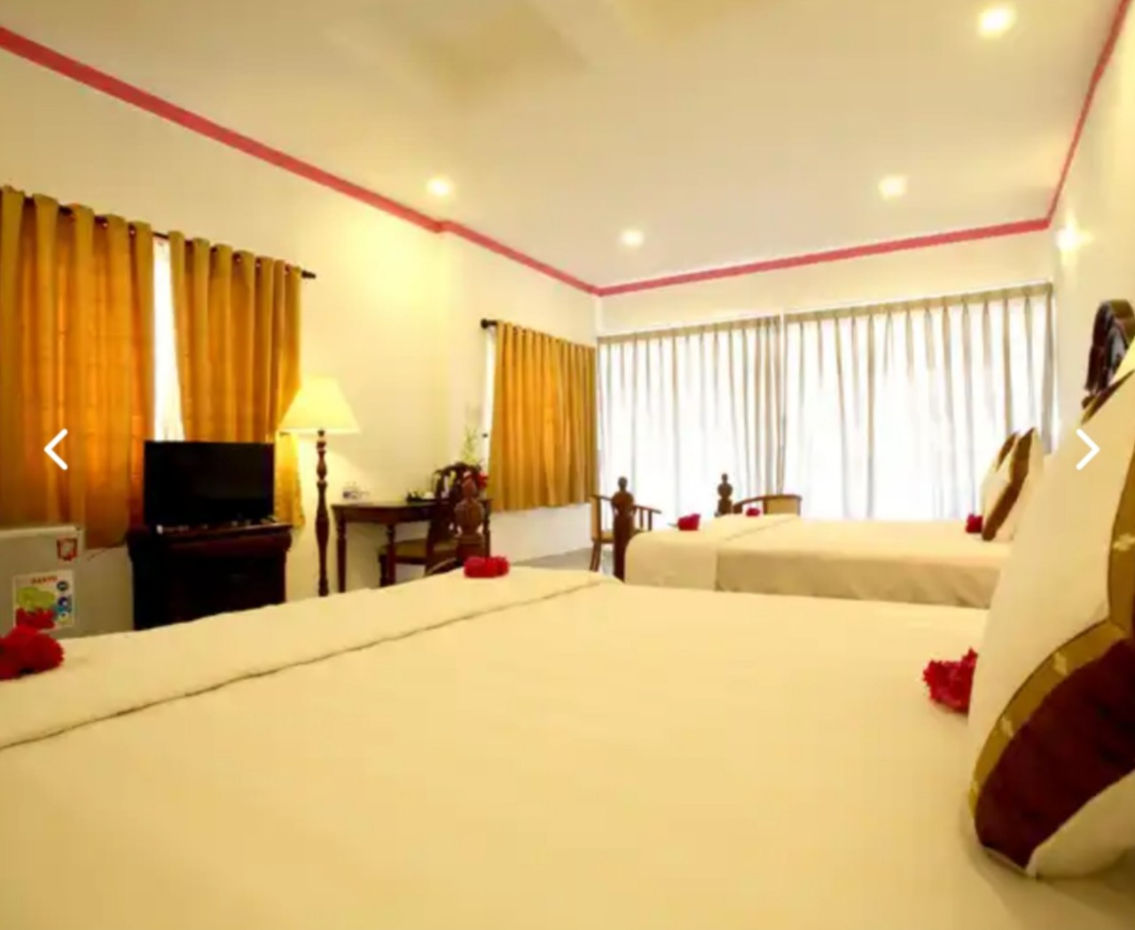 Maxivic Beach Resort Restaurant phục vụ các món Á – Âu, ăn sáng, trưa,.. Cùng những món ăn đặc sản của Phan Thiết nắng gió, biển xanh và cát trắng!