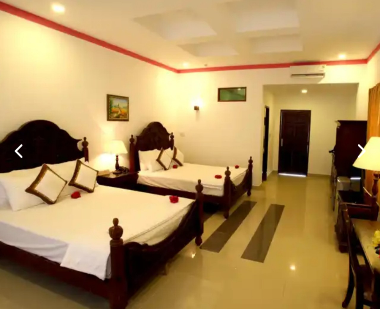 Maxivic Beach Resort Restaurant phục vụ các món Á – Âu, ăn sáng, trưa,.. Cùng những món ăn đặc sản của Phan Thiết nắng gió, biển xanh và cát trắng!